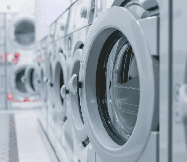 Serviciu profesional de spălare, uscare și călcare haine oferit de Smart Clean &icirc;n Oradea.